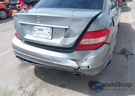 2011 Mercedes-Benz C 300 Luxury/Sport z USA, uszkodzony, nr VIN WDDGF5EB3BR158244